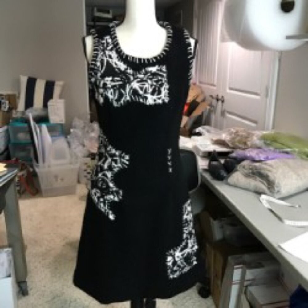 Women's Unique Black/White Paparazzi Wool Blend Sleeveless dress Size S